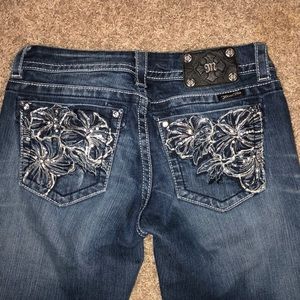 Size 29 lightly worn, $38 or best offer lmk!